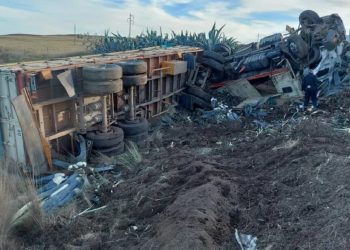 Volcó un camión en la Ruta 51; el conductor resultó herido.