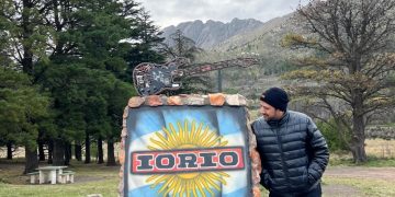 Ruta 76: El emotivo homenaje de un docente de rock a Ricardo Iorio en la Comarca Serrana