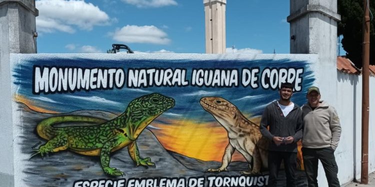 Homenaje a la fauna local: Un mural en la Avenida 9 de Julio conmemora a la «Iguana de Cobre» de la Comarca 