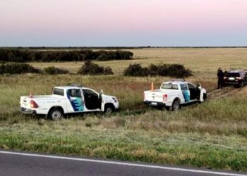 Persecución cinematográfica en el Sur Bonaerense: Sospechosos escapan tras abandonar un vehículo de alta gama en Patagones