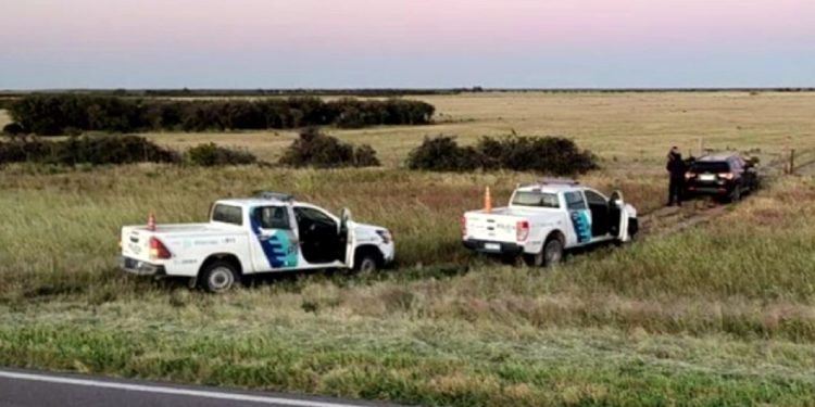 Persecución cinematográfica en el Sur Bonaerense: Sospechosos escapan tras abandonar un vehículo de alta gama en Patagones