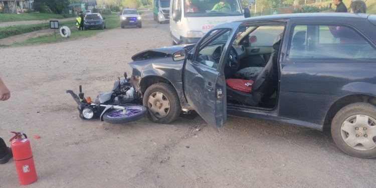 Accidente en Sierra de la Ventana: choque entre un auto y una moto