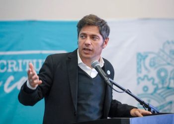 Kicillof contra Milei por su show musical: “Es una falta de respeto a la gente”