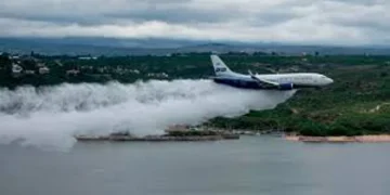 Sorpresa en Córdoba: un Boeing 737 realizó un vuelo rasante sobre el Lago San Roque