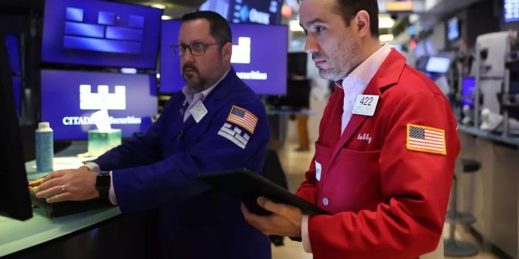 Fuerte derrumbe de acciones y bonos argentinos tras la frase de Trump sobre Milei