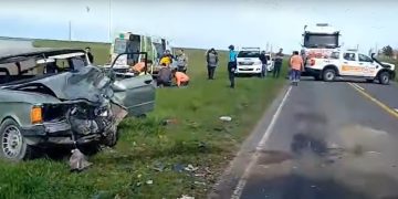 Dos autos chocan de frente en la Ruta 51: tres heridos graves.