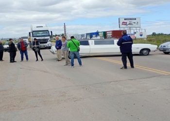 Cortaron la ruta 3 con una limusina: “Lo prometí y cumplí con mi palabra”