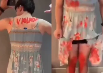 Indignación y repudio por un alumno que se disfrazó de “mujer violada”
