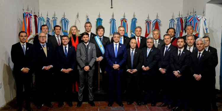 Milei reúne a gobernadores con las reformas laboral e impositiva sobre la mesa