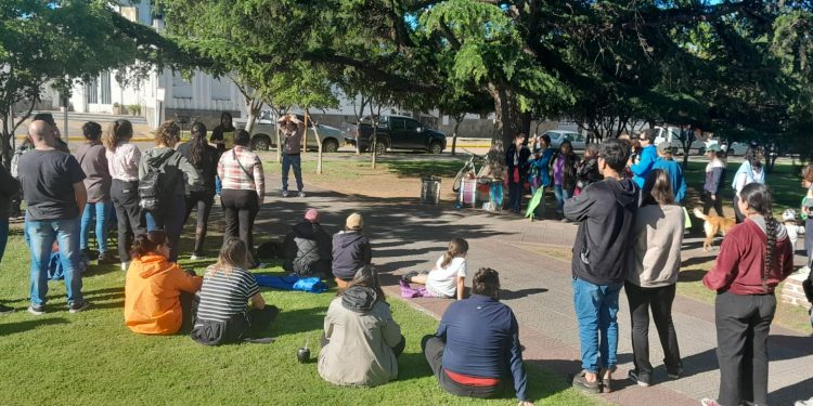 Clamor de justicia en Saldungaray: Madres de víctimas de abuso sexual exigen contención institucional y denuncian falta de articulación