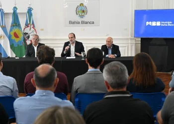 Alianza para el futuro: municipio y empresas acuerdan financiamiento de 13 obras hidráulicas en Bahía Blanca