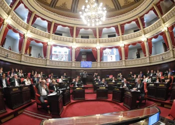 Aprobado el Presupuesto 2026 bonaerense: $43 billones y rebaja de la patente