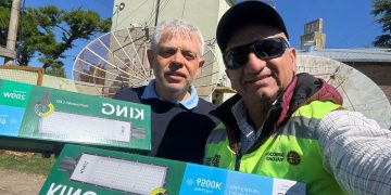 Saldungaray se ilumina esta noche! Nuevas luminarias LED en rotonda de FRAPAL y salida gracias a la Cooperativa y Vialidad Provincial