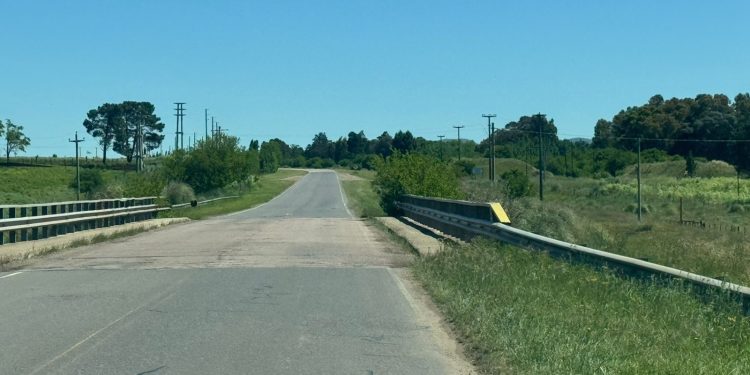 Atención y precaución en la Ruta 72: Mantenimiento en banquinas entre Sierra de la Ventana y Saldungaray