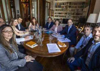 Imponen un máximo de tres personas para las visitas a la ex presidenta Cristina Fernández de Kirchner