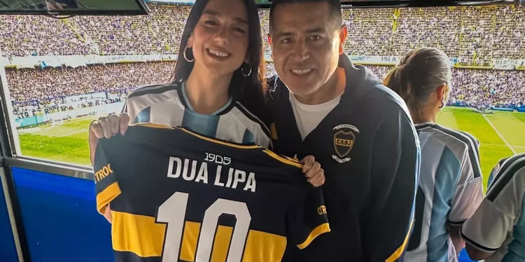 Dua Lipa fue a ver el Superclásico y revolucionó la Bombonera: “Me encantó”