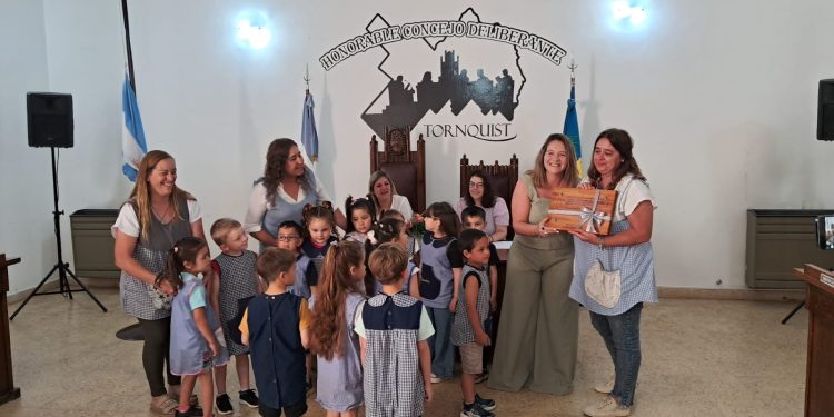 Acto de reconocimiento al Jardín de Infantes N° 905 en el H.C.D. de Tornquist