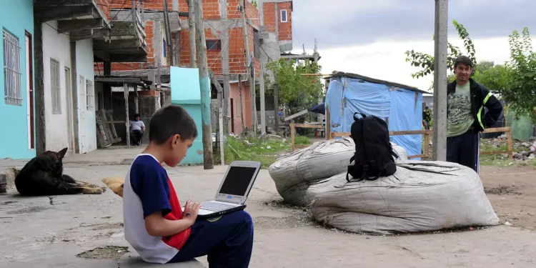 Tres de cada diez hogares con niñas y niños aún no cubren sus gastos en Argentina, según UNICEF