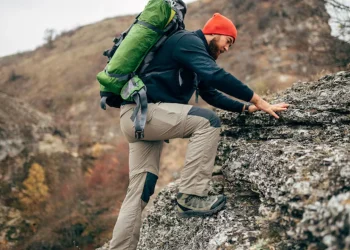 El truco viajero que te salva en cualquier escapada: cómo lavar la ropa sin lavarropas en plena naturaleza