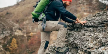 El truco viajero que te salva en cualquier escapada: cómo lavar la ropa sin lavarropas en plena naturaleza