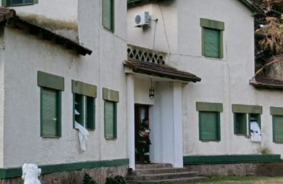 Explosión en hotel de Villa La Arcadia: Bomberos Voluntarios de Sierra de la Ventana en alerta