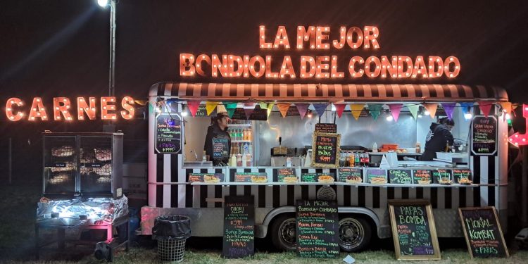 «La Mejor Bondiola del Condado”: el foodtruck que apuesta a la Fiesta de Reyes con su horno asador y sabores de película
