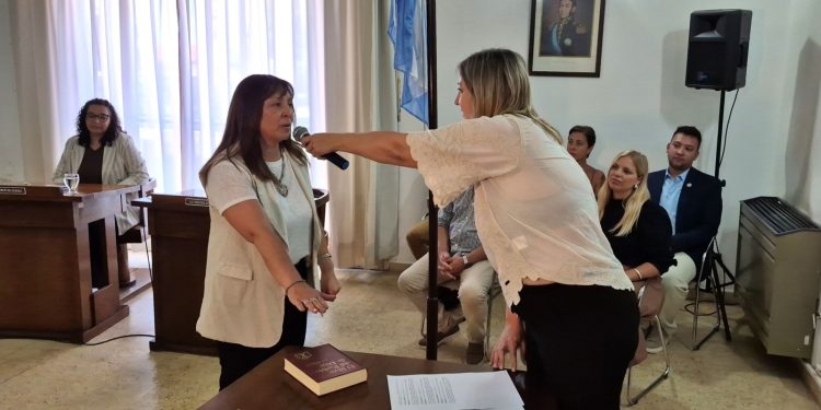 María Romero asume su banca con la meta de ser «la voz del pueblo» y dar continuidad a proyectos pendientes