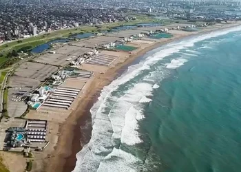 Termómetro marino en alerta: el agua de Mar en Mar del Plata roza su récord histórico de calor