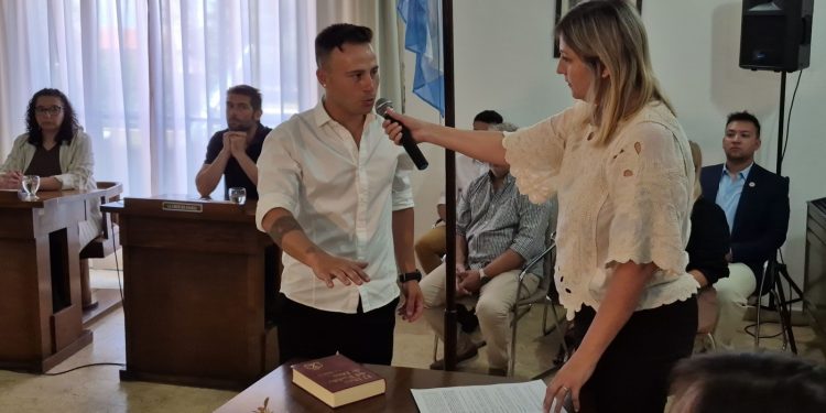 Sesión Extraordinaria: Jura de Concejales Electos en Tornquist