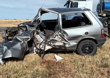 Un auto y un camión protagonizaron accidente en la ruta 33
