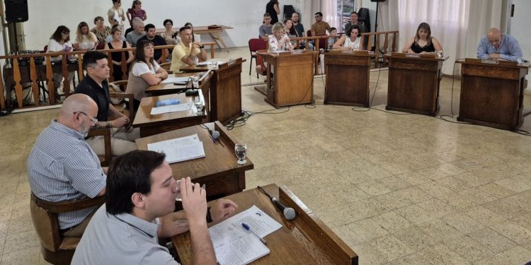 Cambio de mando en Tornquist: El Concejo aprobó la renuncia de Sergio Bordoni y Estefanía Bordoni asumirá la intendencia