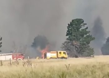 Alerta máxima: Se descontroló el incendio en el Dique Paso de las Piedras y trabajan seis dotaciones