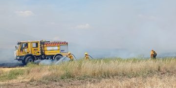Altas temperaturas y riesgo extremo: Bomberos de Tornquist en alerta permanente