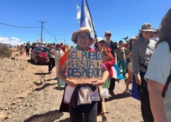 Mendoza marcha contra el proyecto minero que apoyó Milei