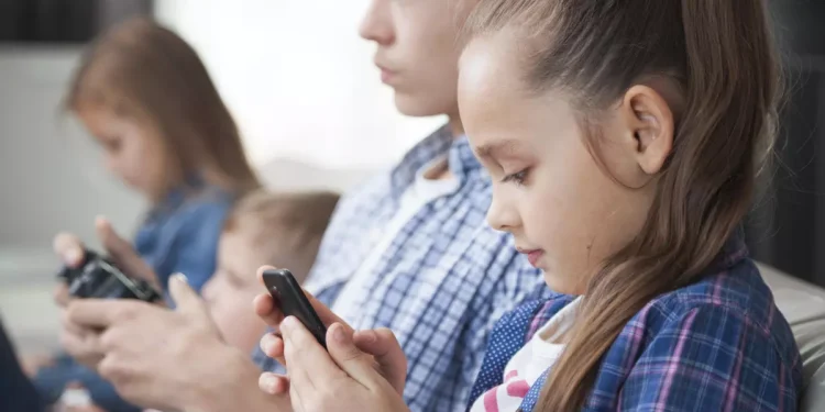 Pacto Parental: la iniciativa de un grupo de padres para retrasar el acceso de sus hijos al celular que abrió el debate