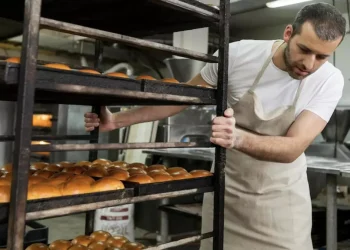 La crisis golpea desde las fábricas a las panaderías: denuncian más cierres y despidos
