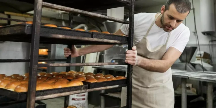 La crisis golpea desde las fábricas a las panaderías: denuncian más cierres y despidos
