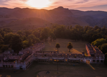 Misterio en las ruinas: Excursiones Del Belisario rompe el silencio y lanza un circuito nocturno de actividad paranormal en el ex Club Hotel