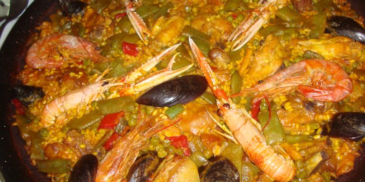 Dónde nació la paella: los campos valencianos, el fuego vivo y un plato reinventado como símbolo nacional