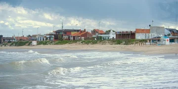 Mini tsunami en Santa Clara del Mar: reportan un muerto por olas gigantes