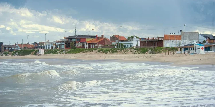 Mini tsunami en Santa Clara del Mar: reportan un muerto por olas gigantes