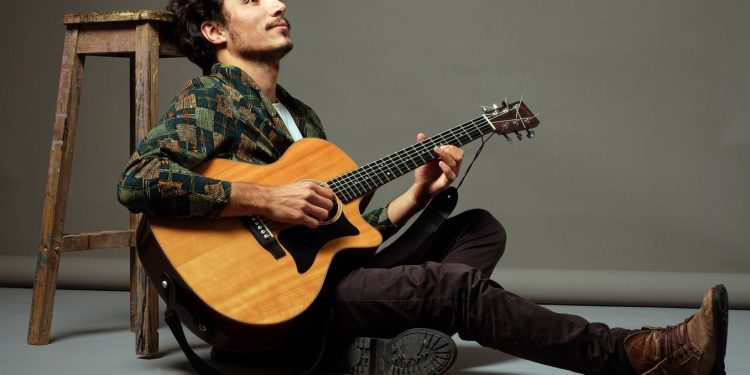 Abi González llega a la Comarca con «Escaleno»: una fusión de folklore y electrónica