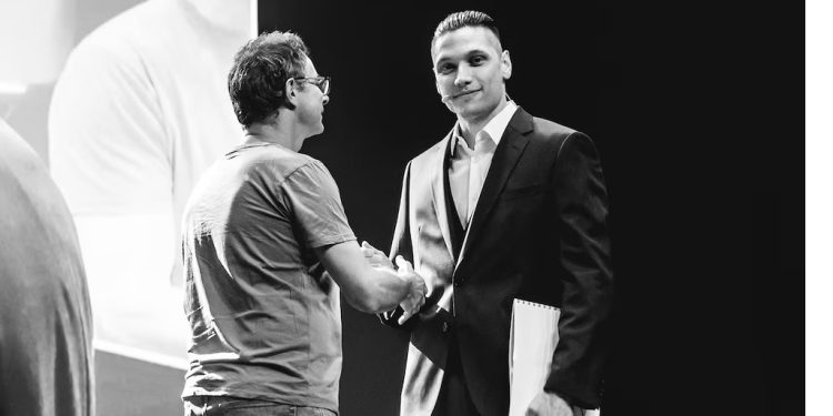 Magia con sello propio: Sierra de la Ventana celebra el Día del Mago de la mano de Agustín Canolik