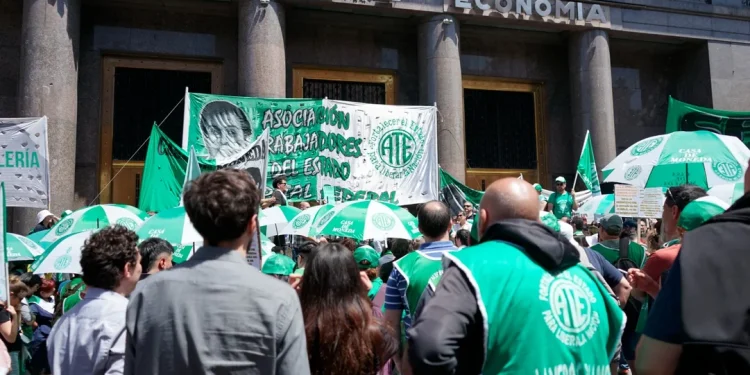 El empleo público nacional cayó 7,2% interanual y cerró 2025 con 280.120 trabajadores