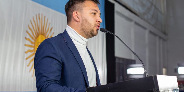 Transición política en Tornquist: Bruno Zacconi renunció a la Secretaría de Gobierno para asumir funciones en el Banco Provincia