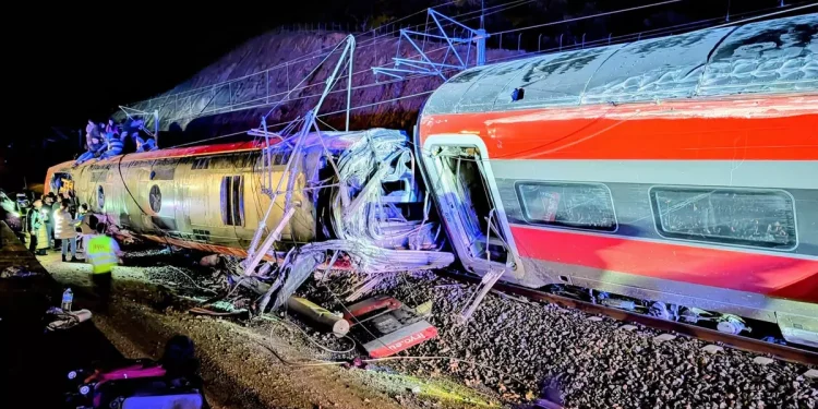 Al menos 39 muertos y 152 heridos tras el accidente de dos trenes en España: qué pasó