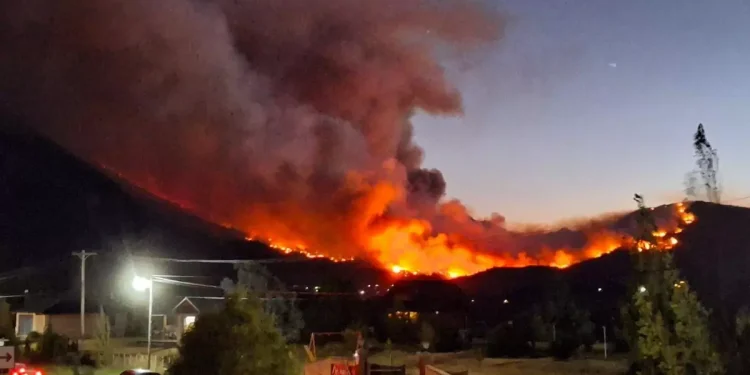 Alerta máxima por incendios en gran parte del país, con focos activos en la Patagonia