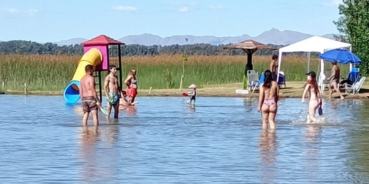 Ilusión que llega por agua: Los Reyes Magos celebran su 37ª edición en la Laguna “Las Encadenadas”