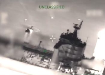 EEUU aborda un petrolero que se pintó con bandera rusa tras escapar del bloqueo a Venezuela