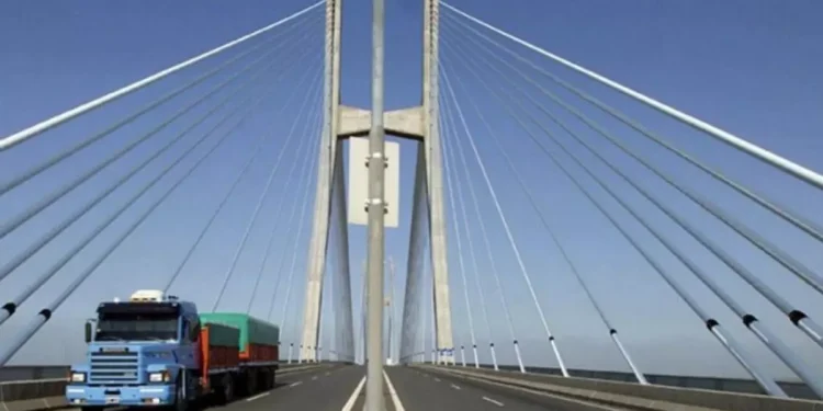 El Gobierno privatizó rutas clave a empresas involucradas en la causa de los Cuadernos